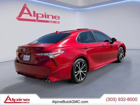 Used 2020 Toyota Camry SE FWD image 5