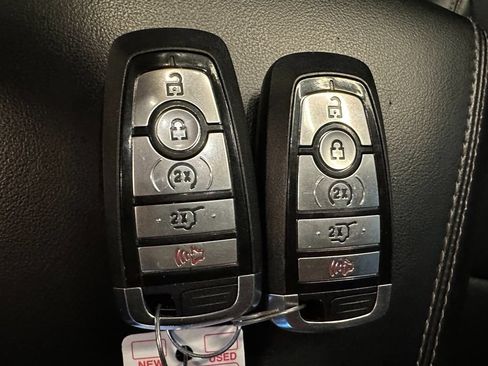 Used 2020 Ford Explorer XLT w/ Equipment Group 202A AWD/4WD image 17