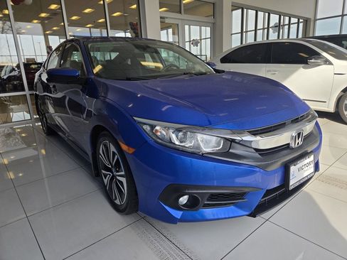 Certified 2017 Honda Civic EX-T image 3
