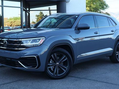 Used 2021 Volkswagen Atlas Cross Sport SE w/ Panoramic Sunroof Package AWD/4WD image 2