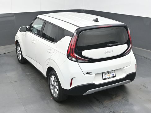 Used 2024 Kia Soul LX w/ Option Group 015 FWD image 31