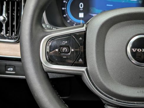 Used 2025 Volvo XC90 B5 Plus w/ Protection Package Premier image 37