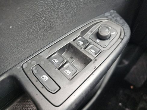 Used 2023 Volkswagen Taos SE w/ Panoramic Sunroof Package AWD/4WD image 28