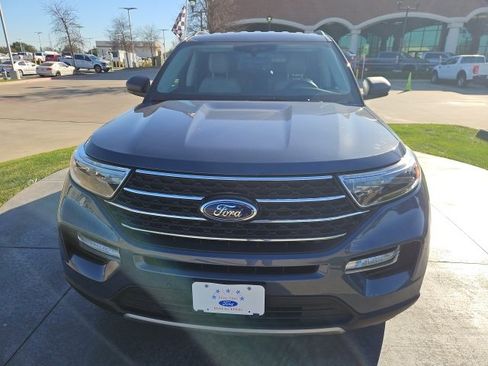 Used 2021 Ford Explorer XLT w/ Equipment Group 202A image 2