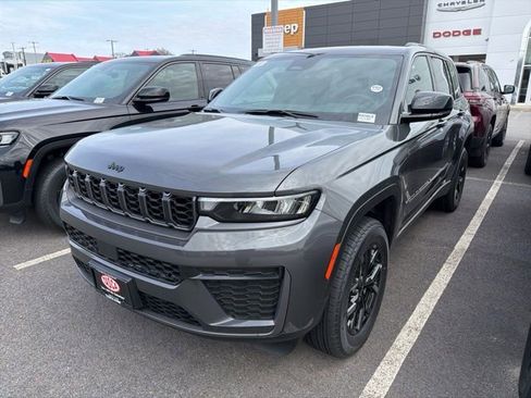 New 2026 Jeep Grand Cherokee Altitude AWD/4WD image 3
