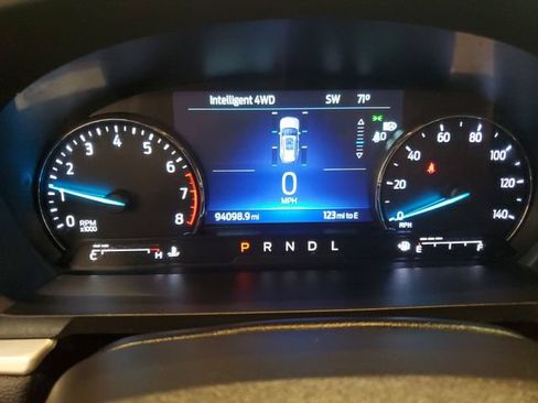 Used 2022 Ford Explorer XLT w/ Equipment Group 202A AWD/4WD image 17