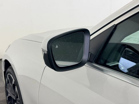 Used 2026 BMW 330i xDrive Sedan w/ Premium Package AWD/4WD image 19