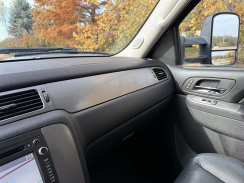 Used 2013 Chevrolet Silverado 2500 LTZ w/ LTZ Plus Package image 19