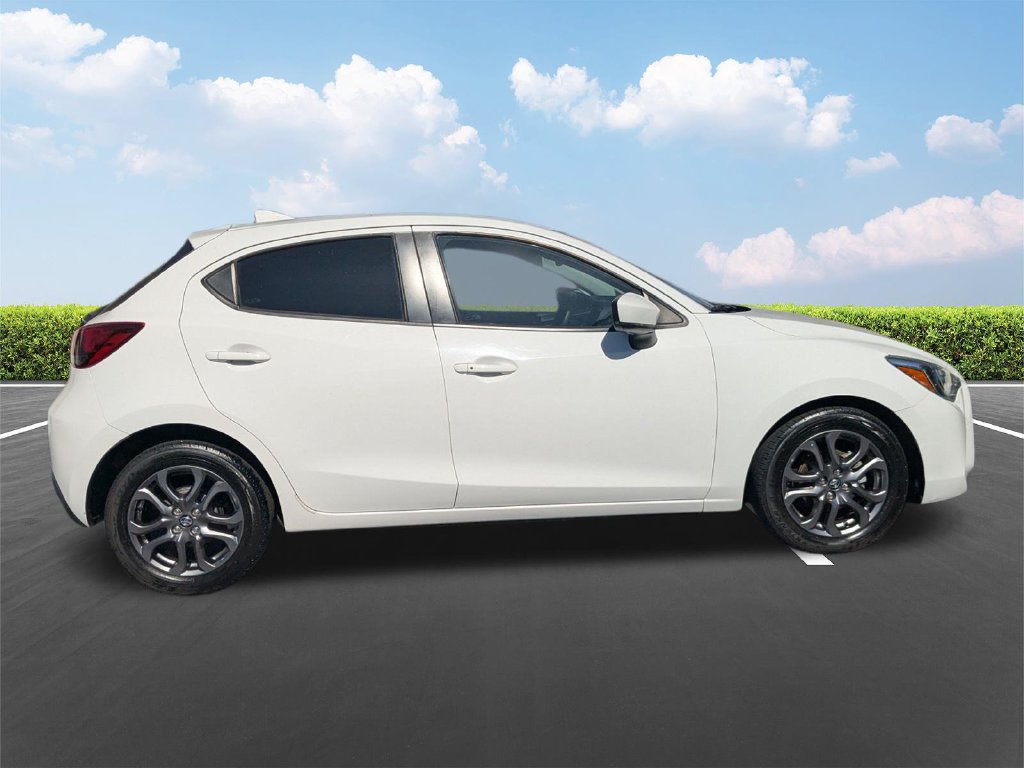 Used 2020 Toyota Yaris XLE FWD image 3