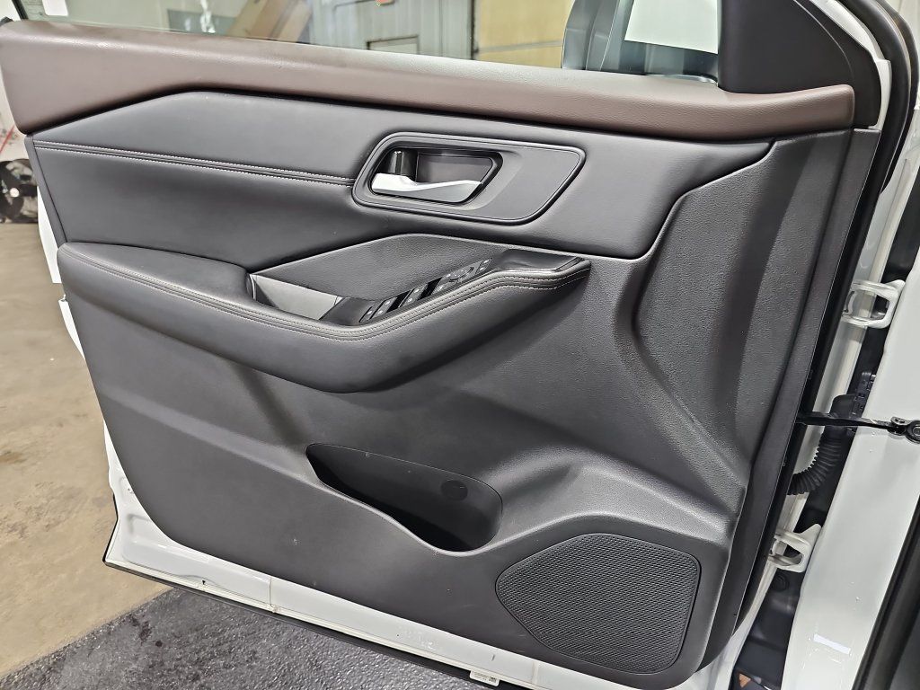 Certified 2023 Nissan Rogue SV w/ SV Premium B Package AWD/4WD image 27