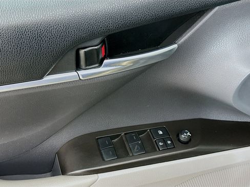 Used 2022 Toyota Camry SE FWD image 15