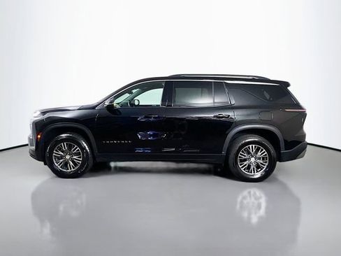Used 2025 Chevrolet Traverse LT image 6
