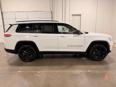 Used 2021 Jeep Grand Cherokee L Laredo RWD image 4