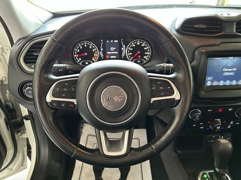 Used 2019 Jeep Renegade Latitude w/ Cold Weather Group FWD image 25
