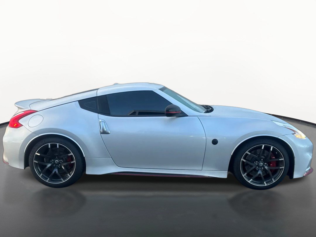 Used 2016 Nissan 370Z NISMO RWD image 2