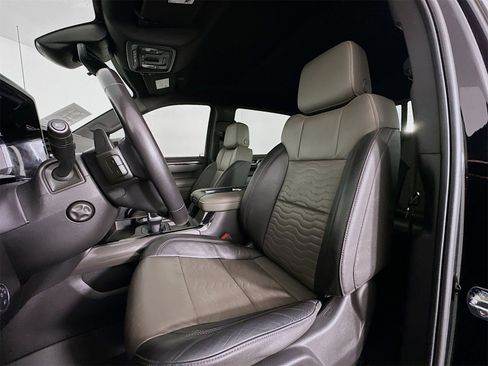 Used 2022 Chevrolet Silverado 1500 ZR2 w/ Technology Package image 22