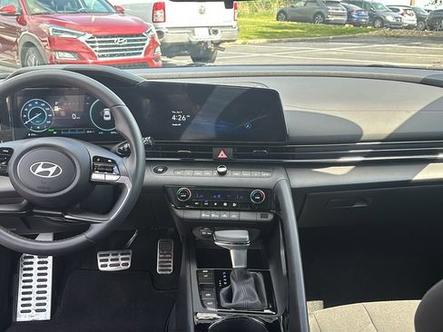 Used 2025 Hyundai Elantra SEL FWD image 12
