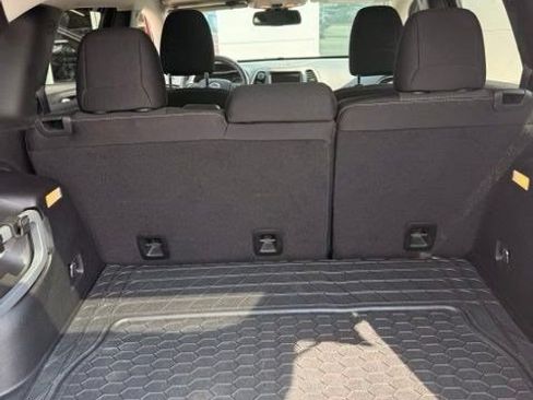 Used 2015 Jeep Cherokee Latitude FWD image 17