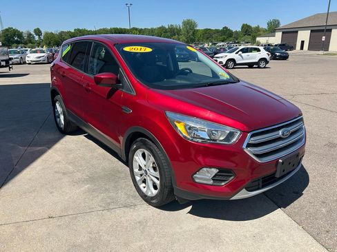 Used 2017 Ford Escape SE w/ SE Cold Weather Package FWD image 3