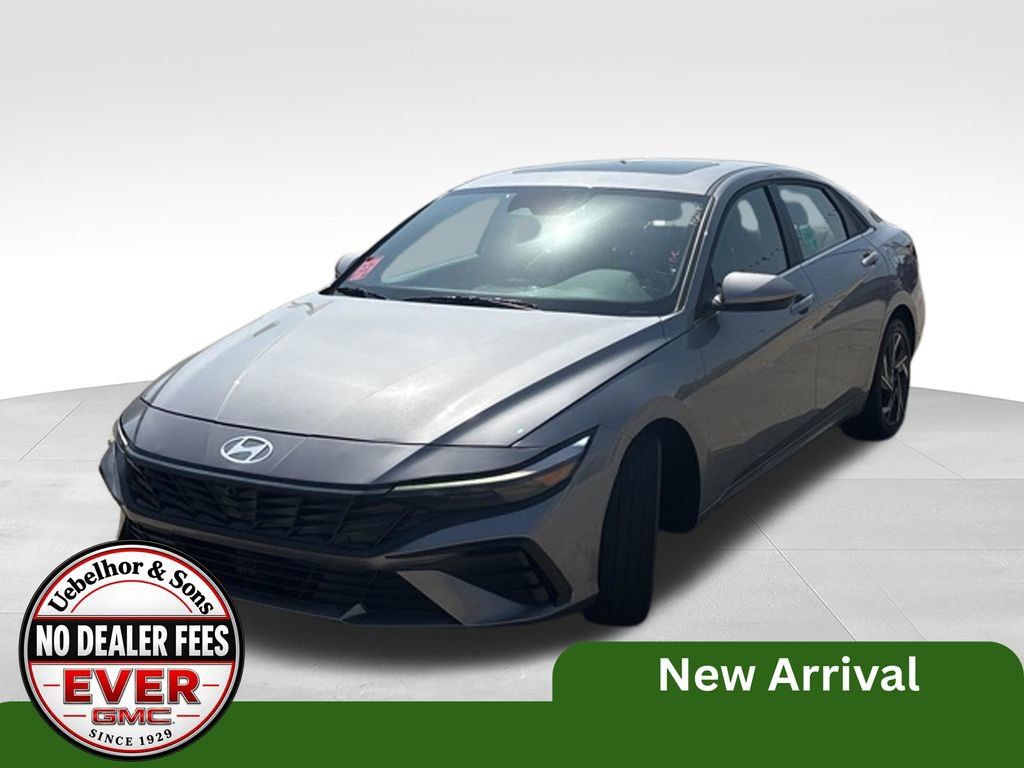 Used 2025 Hyundai Elantra SEL FWD image 14