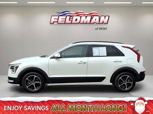 Used 2024 Kia Niro EX image 2