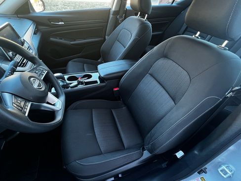 Used 2024 Nissan Altima 2.5 SV image 10