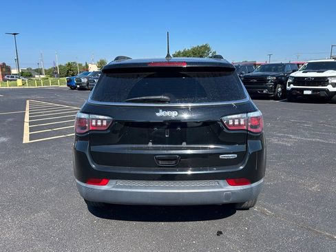 Used 2019 Jeep Compass Latitude FWD image 10