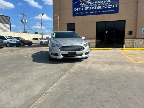 Used 2014 Ford Fusion SE w/ Equipment Group 202A FWD image 2