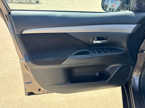 Used 2016 Mitsubishi Outlander SE AWD/4WD image 17