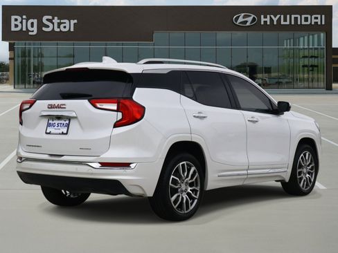 Used 2024 GMC Terrain Denali w/ Denali Premium Package AWD/4WD image 4