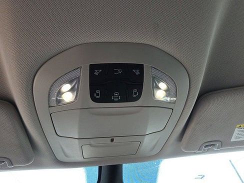 Used 2024 Chrysler Pacifica Select image 22