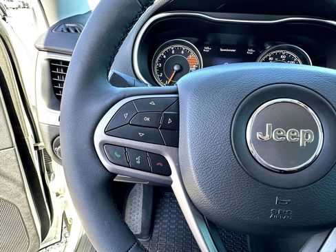 Used 2022 Jeep Cherokee Latitude Lux image 18