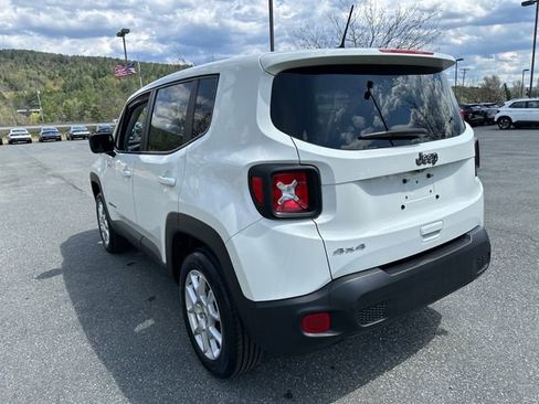 Used 2023 Jeep Renegade Latitude AWD/4WD image 3