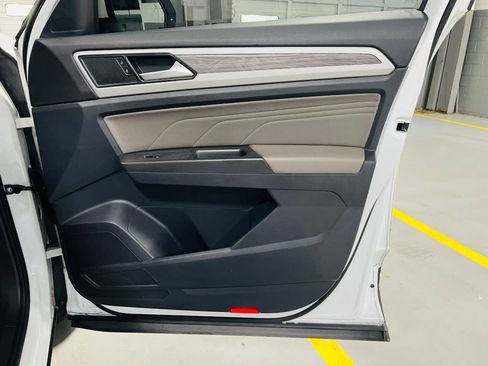 Used 2022 Volkswagen Atlas Cross Sport SE FWD image 35