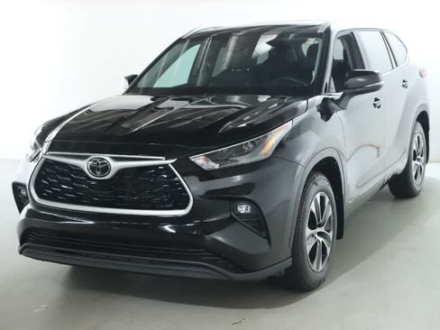 Used 2026 Toyota Highlander XLE AWD/4WD image 1