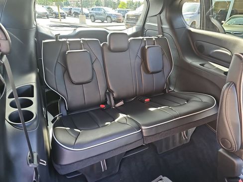 New 2026 Chrysler Pacifica Limited w/ S Appearance Package image 12