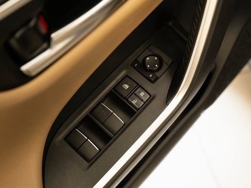 Used 2019 Toyota RAV4 Limited image 16