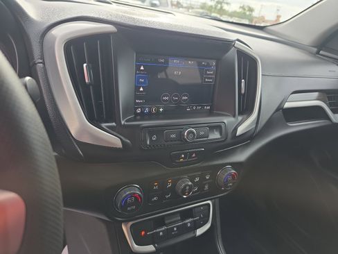 Used 2022 GMC Terrain SLE w/ Driver Convenience Package image 8