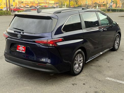 Used 2021 Toyota Sienna XLE w/ XLE Plus Package AWD/4WD image 34