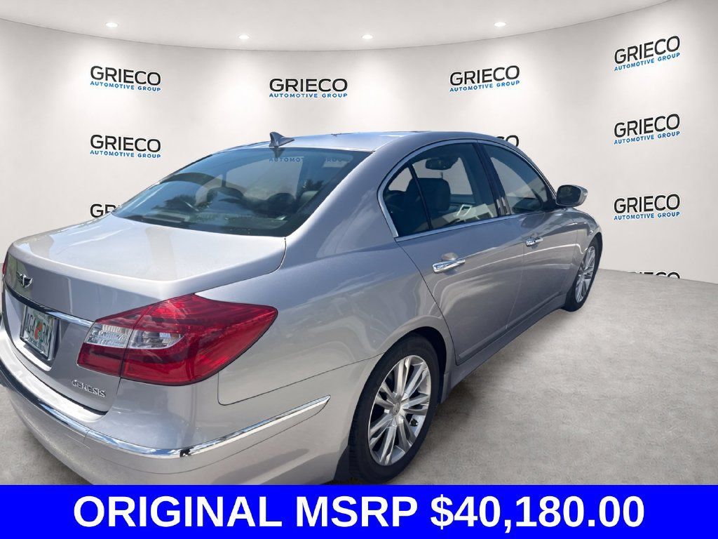Used 2013 Hyundai Genesis 3.8 w/ Premium Pkg RWD image 3