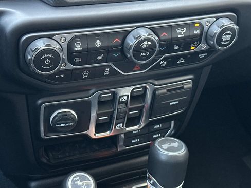 Used 2022 Jeep Wrangler Unlimited Sahara AWD/4WD image 20