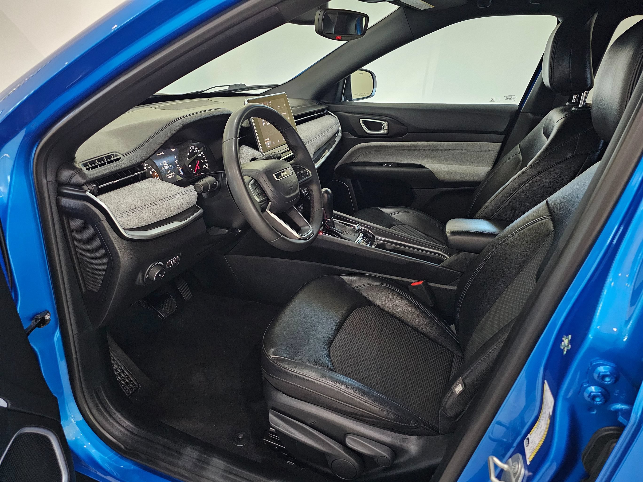 Used 2024 Jeep Compass Latitude AWD/4WD image 18