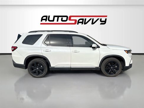 Used 2023 Honda Pilot Touring image 8