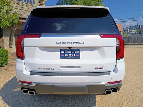 Used 2025 GMC Yukon Denali w/ LPO, Floor Liner Package RWD image 10