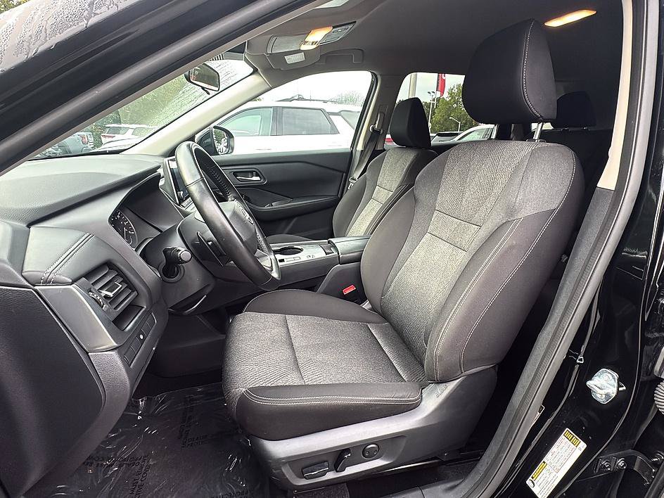 Certified 2025 Nissan Rogue SV FWD image 14