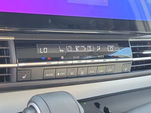 Used 2025 Toyota Sienna XLE image 29