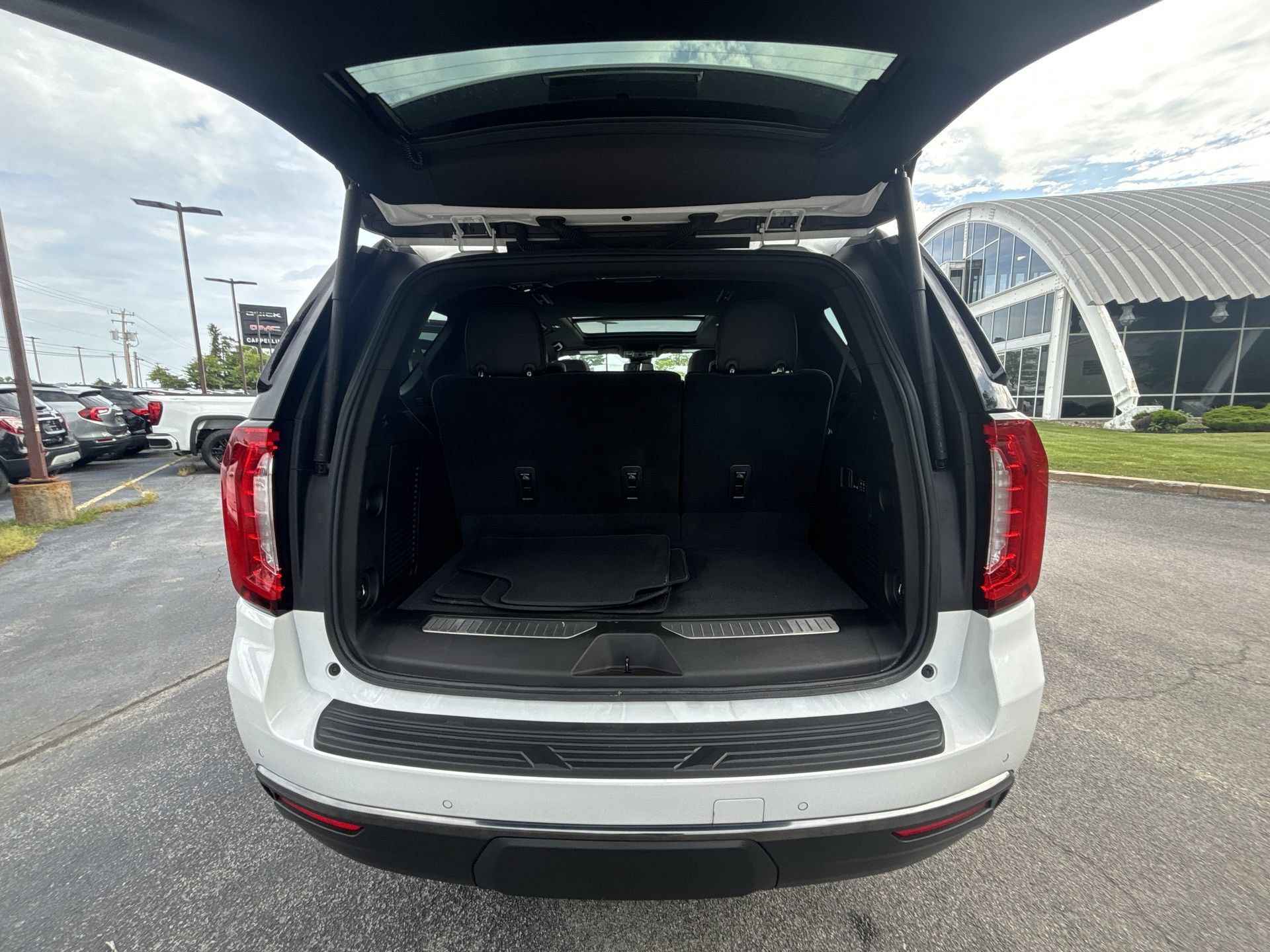 Used 2023 GMC Yukon AT4 AWD/4WD image 27