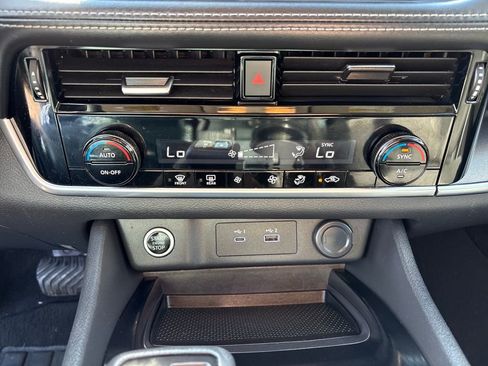 Used 2021 Nissan Rogue SV image 20