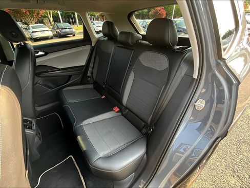 Used 2023 Volkswagen Taos SE w/ Panoramic Sunroof Package AWD/4WD image 28