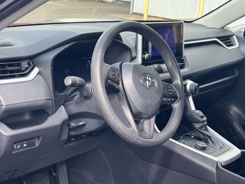 Used 2025 Toyota RAV4 XLE AWD/4WD image 12